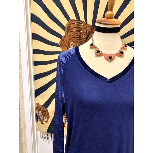 🌈 Stylish modern velvet top - Picture 3 of 8